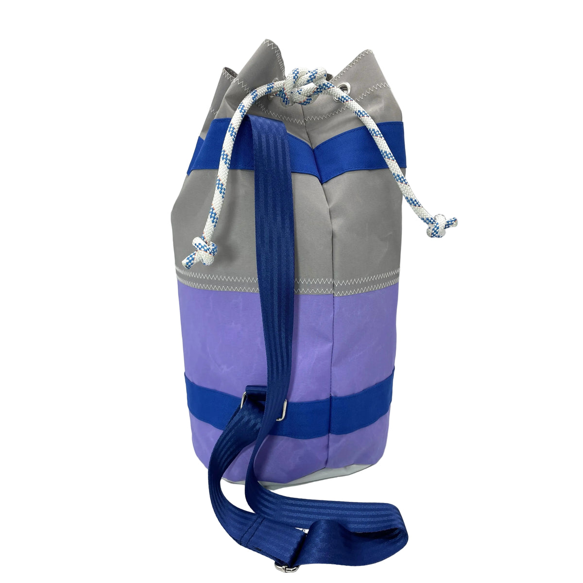 Seesack S - Bunt aus recyceltem Segeltuch.