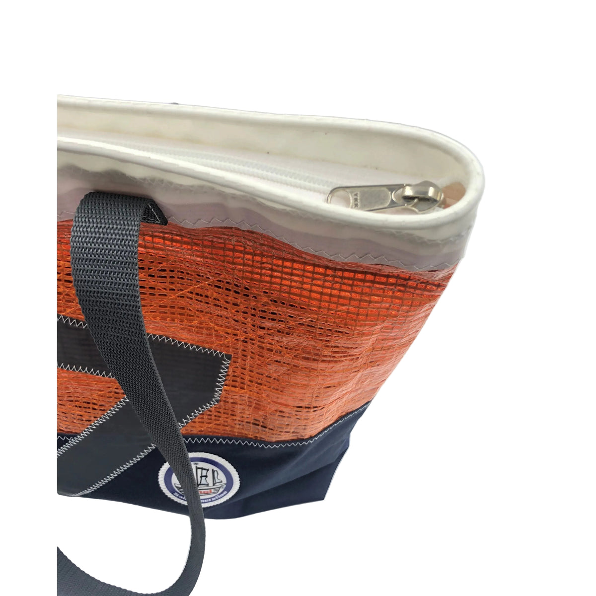 Shopper Kevlar in Orange/Dunkelblau aus recyceltem Segeltuch.