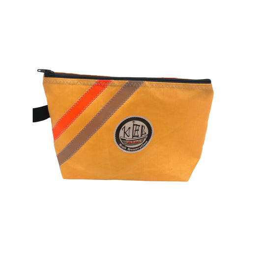 Kosmetiktasche Surfsegel aus recyceltem Segeltuch.