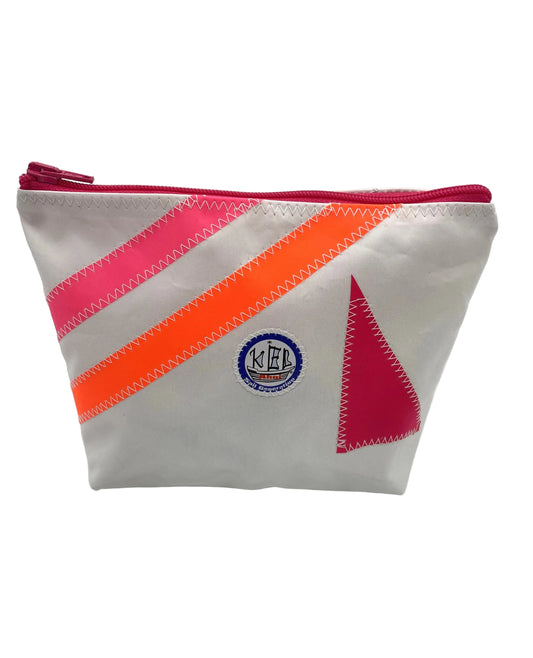 Kosmetiktasche in weiß aus Segeltuch mit Dreieck in Pink und Streifen.
