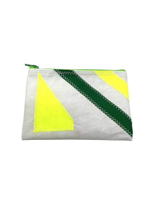 Mini Portemonnaie M aus recyceltem Segeltuch in weiß mit Applikationen in Neongrün und grün.