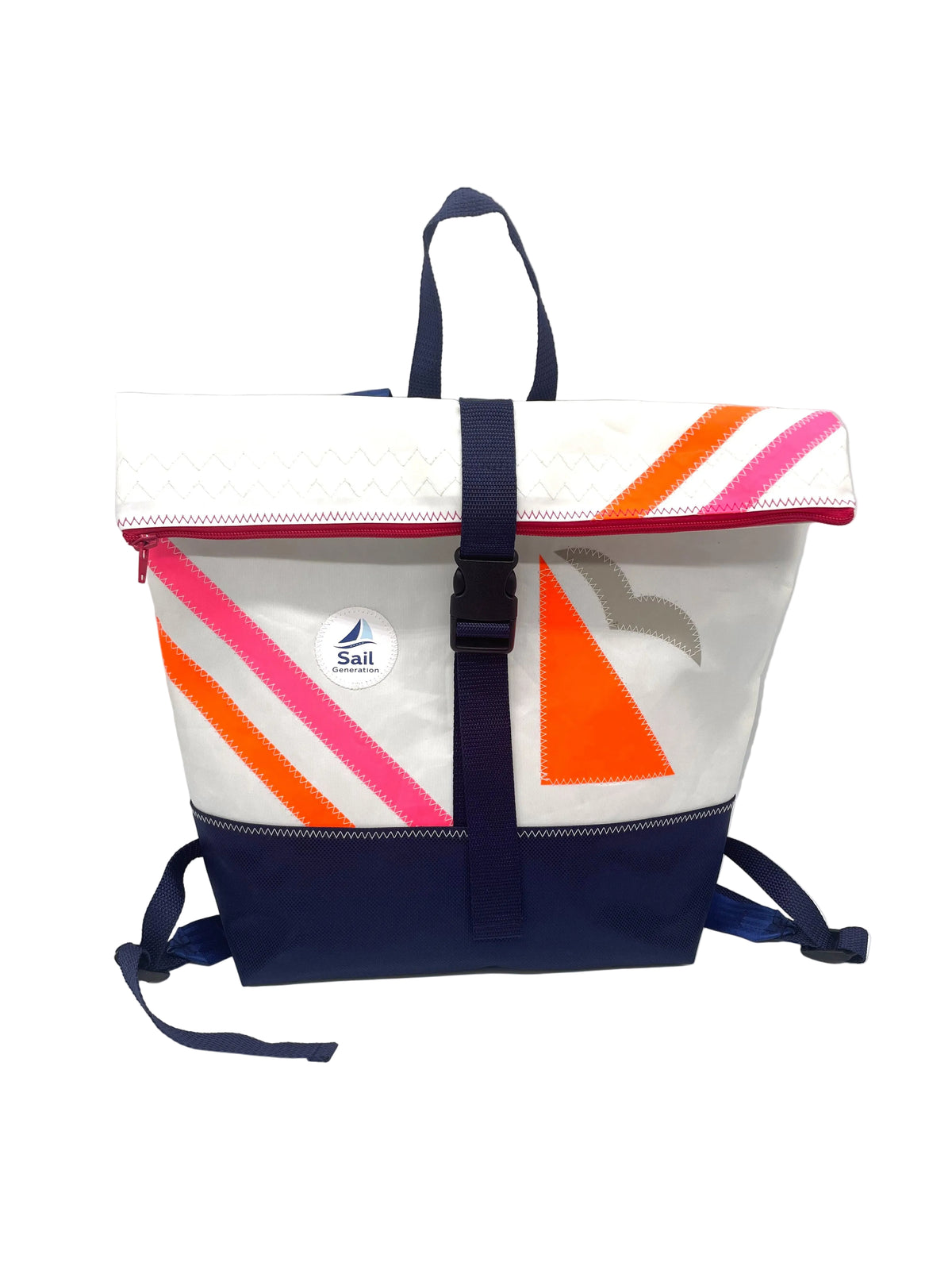 Rucksack aus recyceltem Segeltuch mit Applikationen in Pink, grau und Orange. Wasserdichter Stoff in dunkelblau im unteren Bereich.
